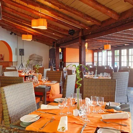 On The Golf Course By The 圣米格尔德阿沃纳