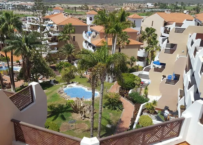 On The Golf Course By The 公寓