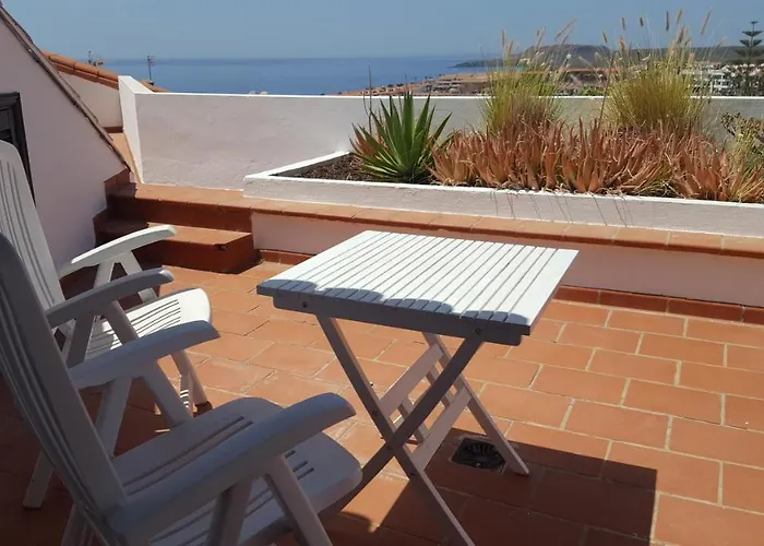 On The Golf Course By The 圣米格尔德阿沃纳